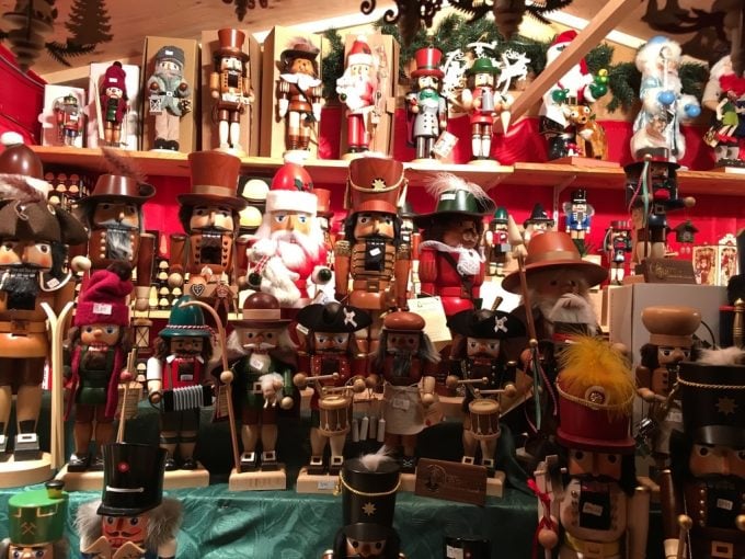 CHRISMAS MARKET 　人形②