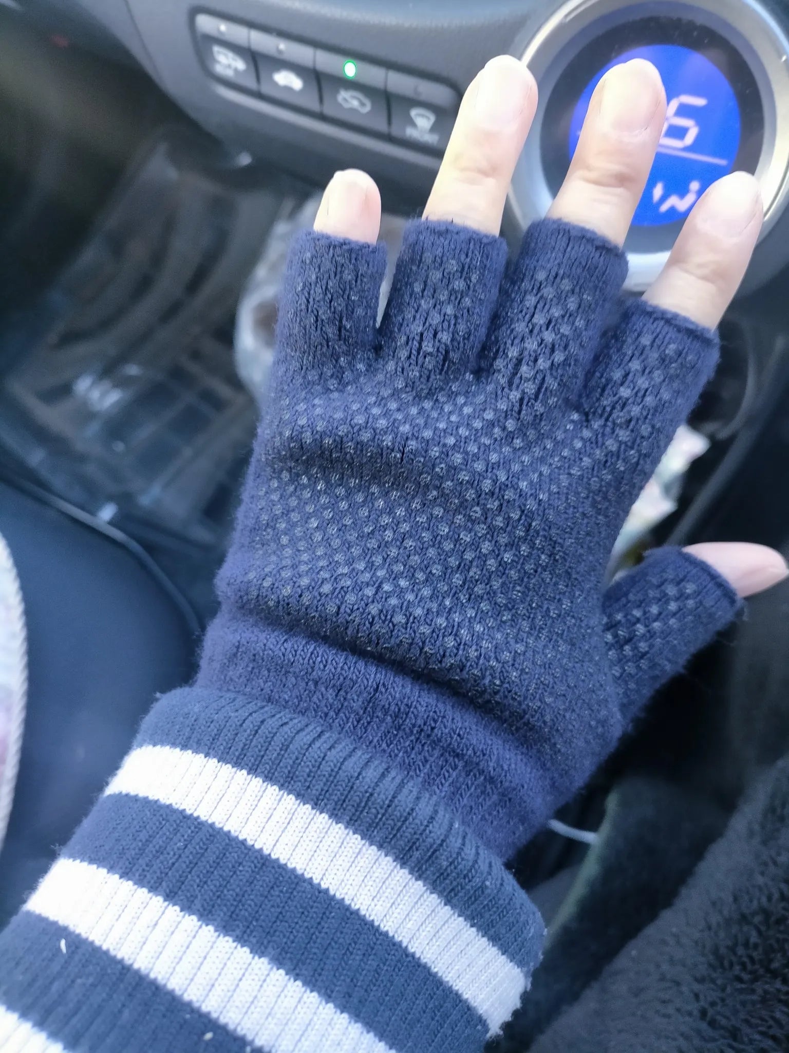 指なし手袋はどこで売ってる