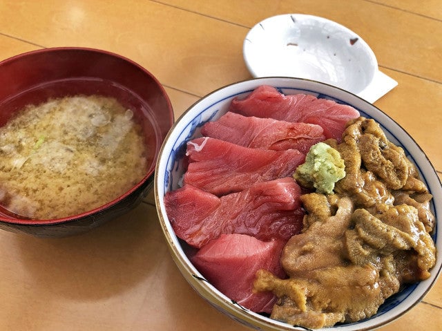 青森海鮮丼 あけみちゃん号 うに・まぐろ丼