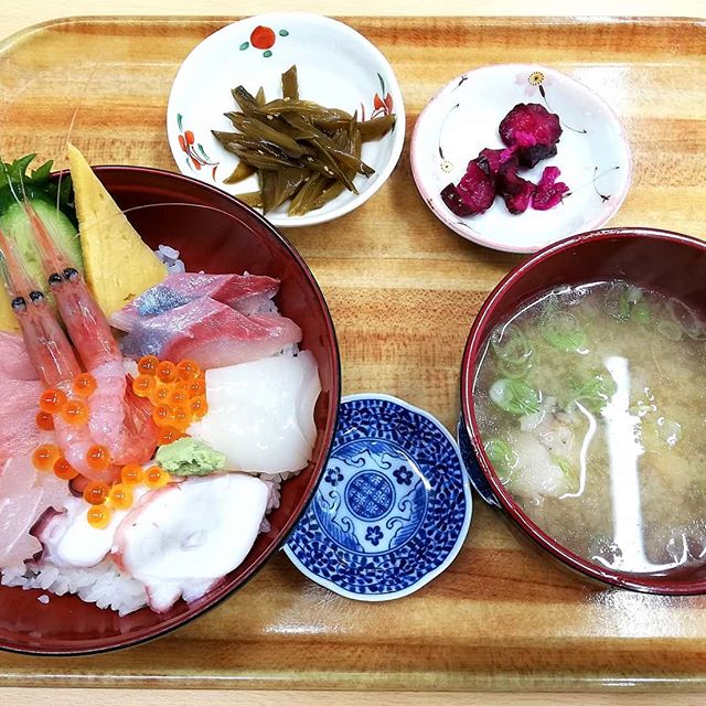 秋田 海鮮丼 男鹿海鮮市場