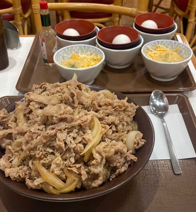 キング牛丼とは？：すき家の「隠しボス」的存在