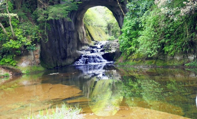 亀岩の洞窟
