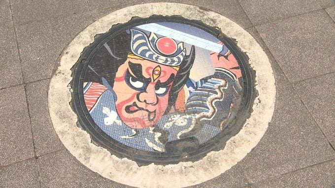 ねぶたマンホール