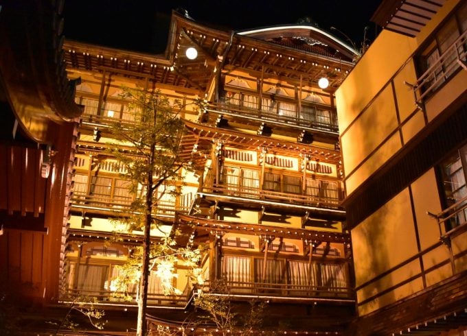 歴史の宿 金具屋