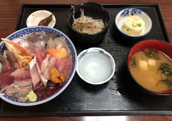 山形 海鮮丼 金彦魚店