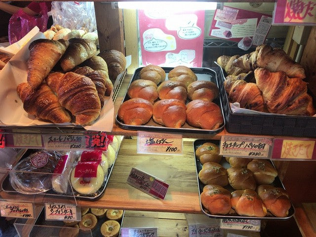 イソップベーカリー 本店