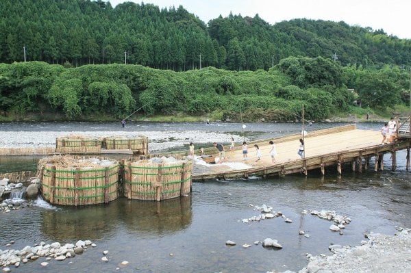 天然記念物の「芥屋の大門」