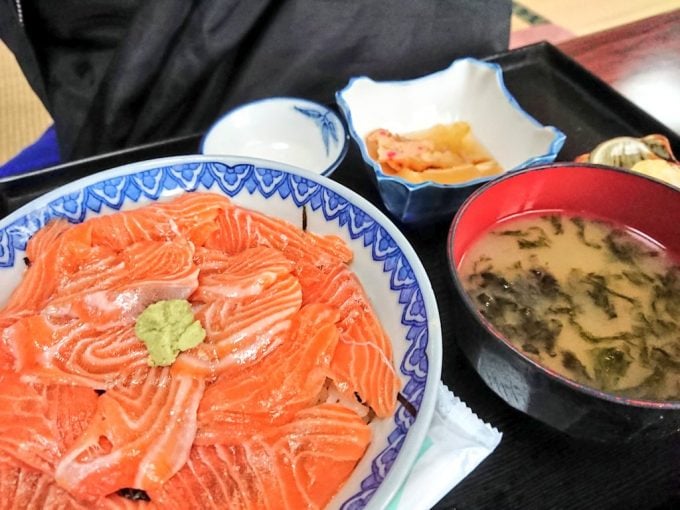 山形 海鮮丼 金彦魚店