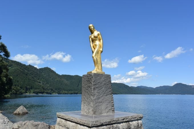 秋田県あるある 辰子像